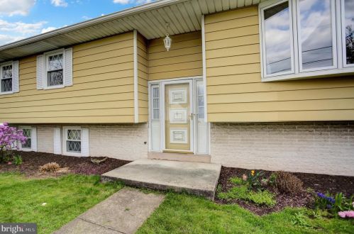 5883 Larue St, Harrisburg, PA 17112-1623