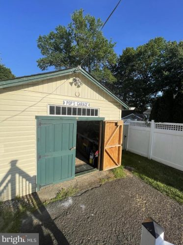 160 Crst Ave, Trenton NJ  08690-2103 exterior