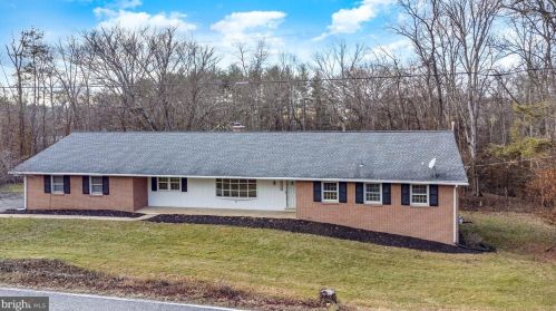 3080 Crooked Wind Ln, York, PA 17404-8378