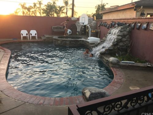 1405 Glenfinnan Ave, Covina, CA 91722-1539