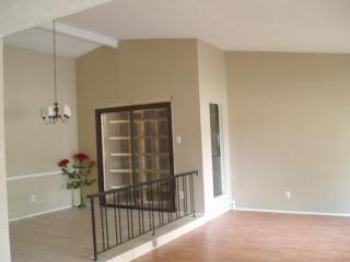 1808 Red Oak Ln, Carrollton TX  75007-5214 exterior