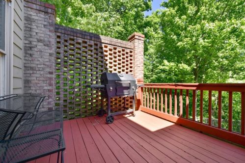 651 Lockton Pl, Atlanta GA  30342-5044 exterior