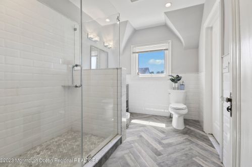 302 2nd Ave, Tinton Falls NJ  07712-6132 exterior