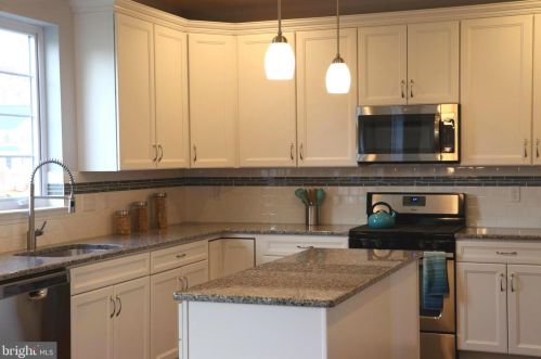 46 Stoneham Rd, Trenton NJ 08638-2746 exterior