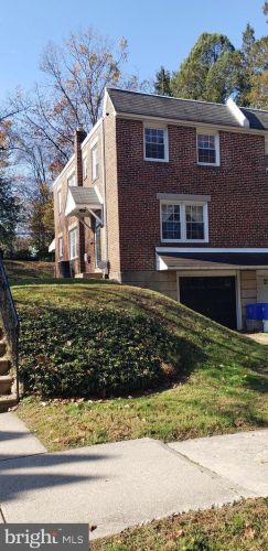 6472 Henry Ave, Philadelphia PA  19128-1507 exterior