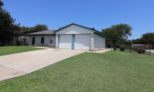 5745 Macdougall Dr, Fort Worth TX  76148-3733 exterior