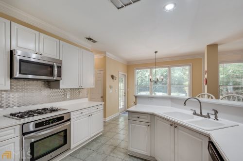 765 Yosemite Dr, Suwanee GA  30024-4004 exterior