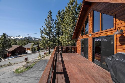 12628 Pinnacle Loop, Truckee CA  96161-6926 exterior