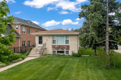 536 Oaklawn Ave, Elmhurst, IL 60126-1827