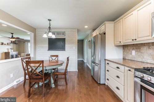 74 Wolf Dr, Trenton NJ 08610-1125 exterior