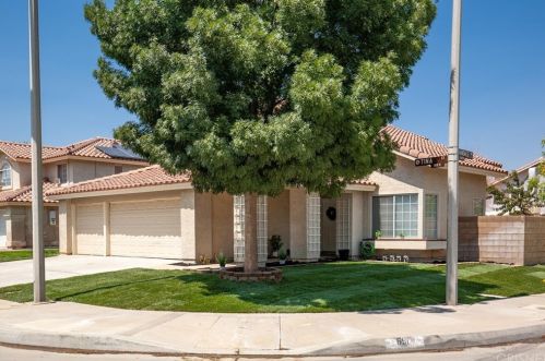 651 Tina Ct, Lancaster, CA 93535-1208