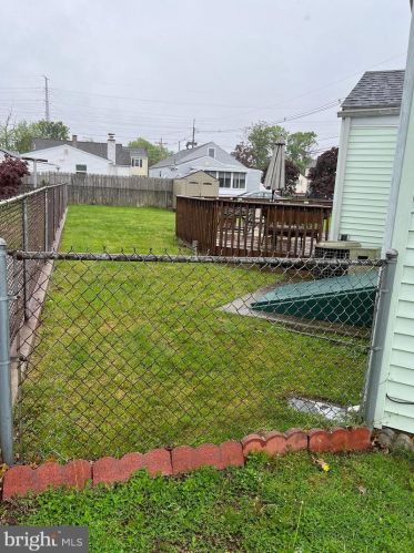 204 Samdin Blvd, Trenton NJ 08610-3934 exterior