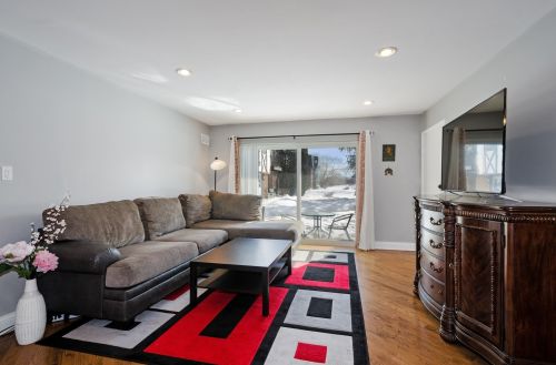 9451 Bay Colony Dr, Des Plaines, IL 60016-3619