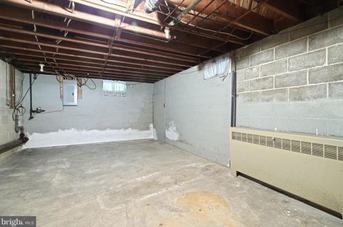 121 Blooming Grv Rd, Hanover PA 17331-8534 exterior