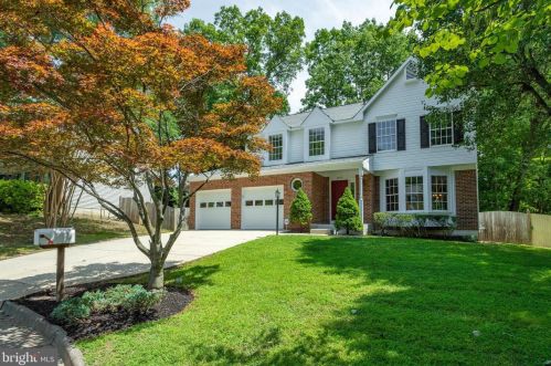 4525 Edsall Dr, Woodbridge, VA 22193-3139
