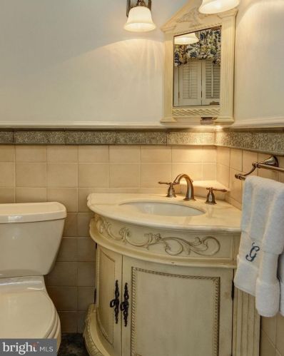 104 Treaty Elm Ln, Tavistock NJ 08033-3413 exterior