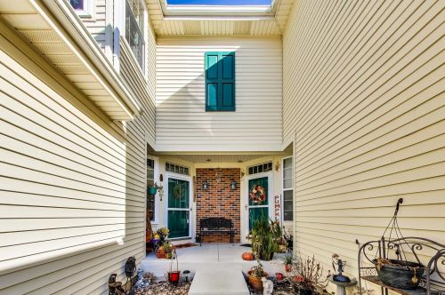 5504 Liam Ct, Carpentersville, IL 60110-3270