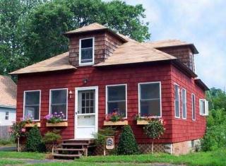 23 Ottawa Ave, Warwick, RI 02889-9512