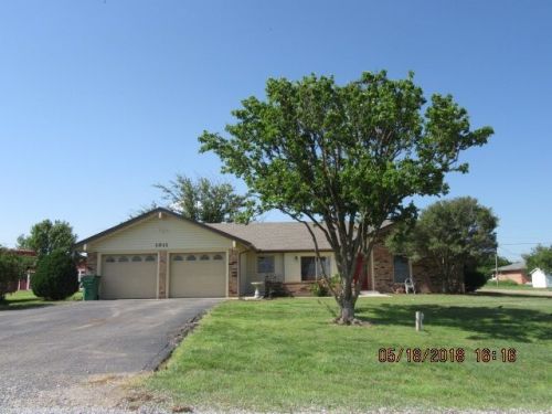 1011 1st St, Chattanooga, OK 73528-2625