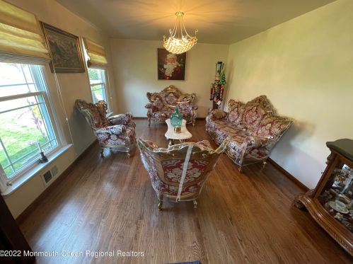 95 Oak Hill Rd, Middletown NJ 07748 exterior