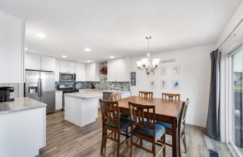 1054 Turin Dr, Pingree Grove, IL 60140-5604