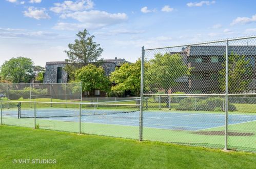 498 Timber Ridge Dr, Carol Stream IL  60188-3202 exterior