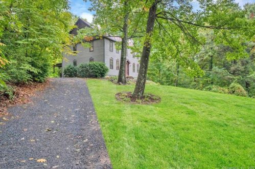 6 Huntington Dr, Somers, CT 06071-1101