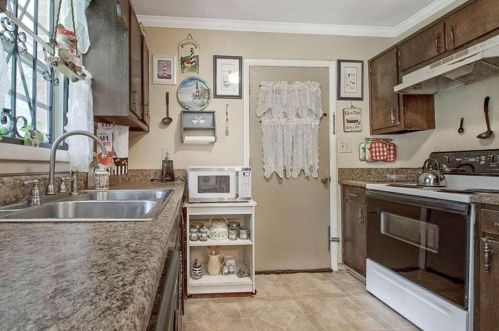 2203 Fairway Cir, Atlanta GA  30319-3825 exterior