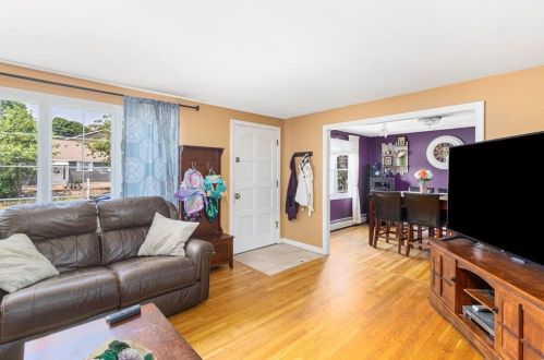 4 Rockwell Ave, Providence, RI 02911-2467