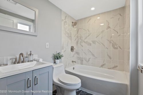 1606 Sewall Ave, Tinton Falls NJ  07712-6310 exterior