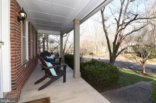 2208 Spinnaker Ct, Herndon, VA 20191-4704