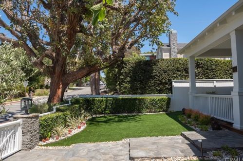 598 33rd St, Manhattan Beach, CA 90266-3406