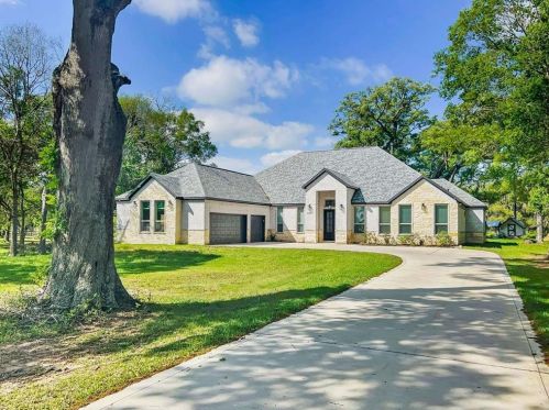21611 Chenango Lake Dr, Angleton TX 77515-6664 exterior