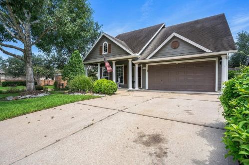 1426 Roaring Springs Ln, Taylor Lake Village, TX 77586-4156