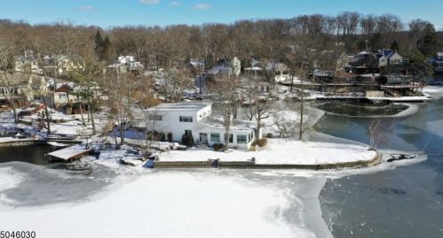 2 Skytop Rd, Andover, NJ 07821-5813