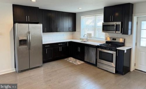 1813 29th St, Philadelphia, PA 19121-1808