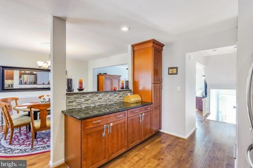 8 Catbird Ct, Trenton NJ 08648-2045 exterior