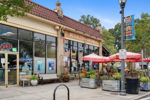 2113 Elvan Cir, Atlanta GA  30317-1307 exterior
