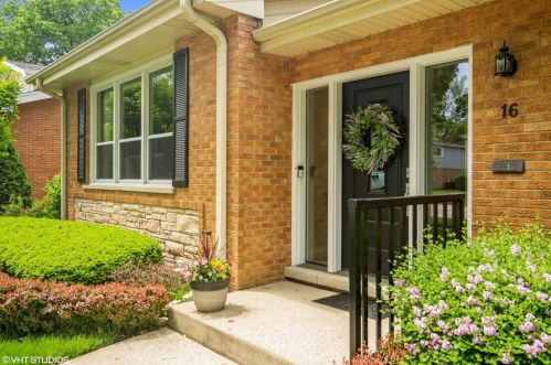 16 Donald Ave, Arlington Hts, IL 60004-6612