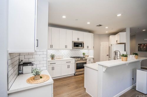 72 Salton, Irvine, CA 92602-2425