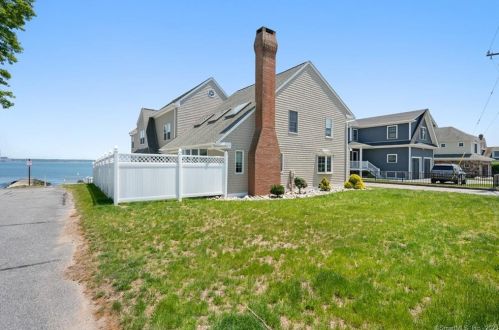 2 Sea Breeze Ave, Niantic CT  06357-3415 exterior