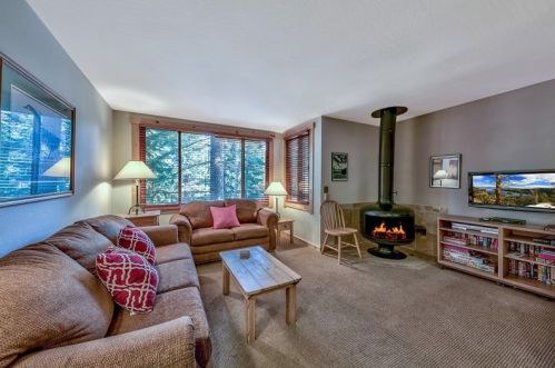 4027 Ski View Loop, Truckee, CA 96161-6736