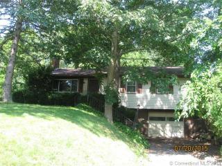 45 Wayne Ln, Meriden, CT 06450-4721