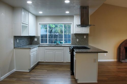 945 Dewitt Ct, Stockton, CA 95210-2127