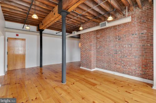 205 4th St, Philadelphia, PA 19106-1855