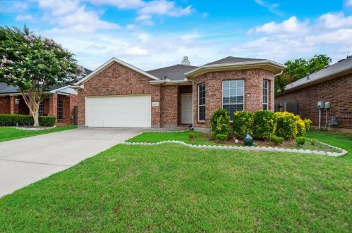 2412 Priscella Dr, Fort Worth, TX 76131-1277