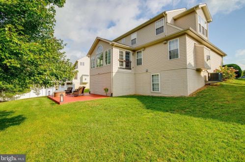 18866 Pier Trail Dr, Triangle, VA 22172-2348