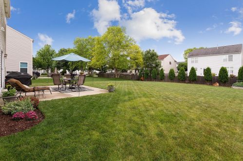 2215 Maple Ridge Dr, Plainfield, IL 60586-5385