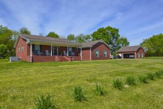 2200 Crescent View Rd, Pulaski, TN 38478-8757