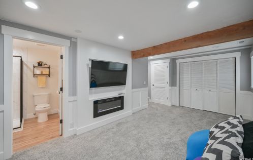 1367 Little Crk Dr, Taylorsville UT 84088-6544 exterior